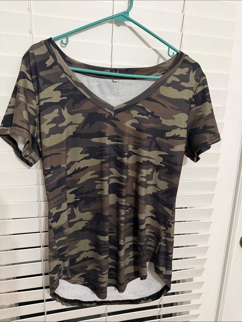 Women’s Camo V-Neck Tee - Olive/Camo